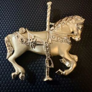 UNICORN HORSE CAROUSEL BROOCH PIN GOLD TONE ANIMAL CIRCUS RHINESTONES PONY